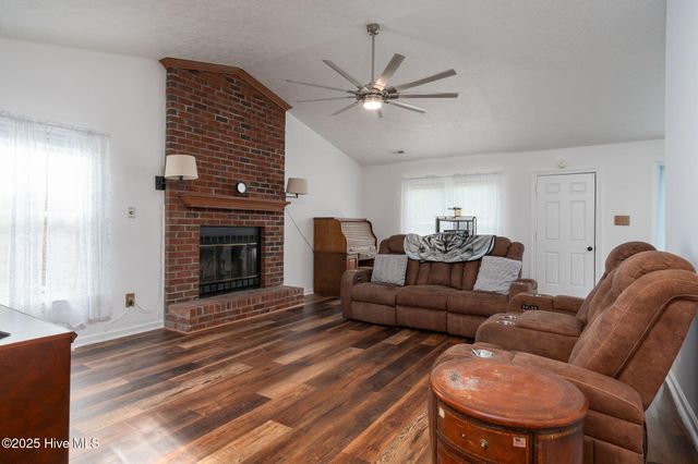 107 S Forest Drive, Havelock, NC 28532