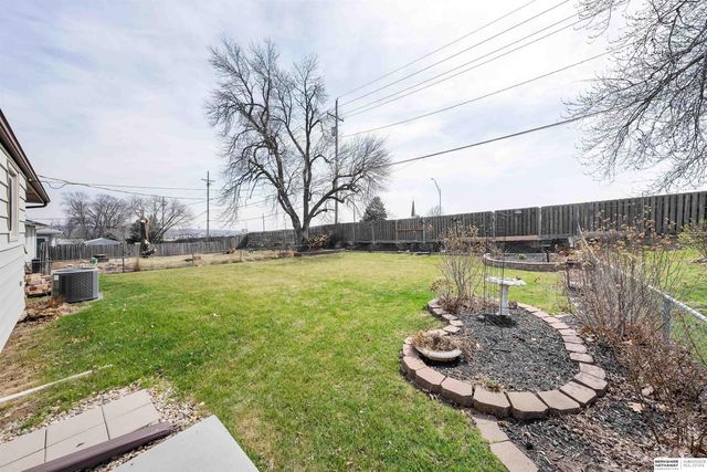 13959 Weir Street, Omaha, NE 68137