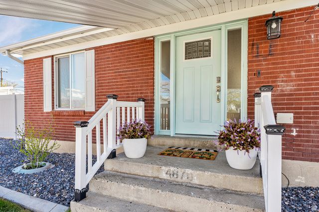 4870 S SOUTHRIDGE DR, Taylorsville, UT 84129