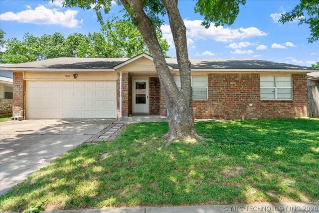 1900 W Gary Street, Broken Arrow, OK 74012