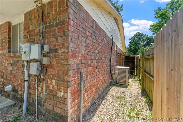 1900 W Gary Street, Broken Arrow, OK 74012