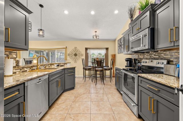 121 Nadell Avenue NW, Palm Bay, FL 32907