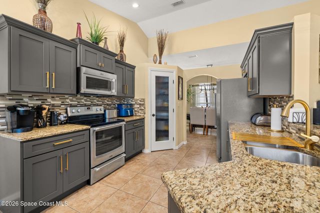 121 Nadell Avenue NW, Palm Bay, FL 32907