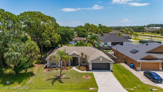 121 Nadell Avenue NW, Palm Bay, FL 32907
