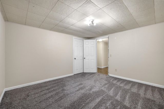 437 20th St NW, Minot, ND 58703