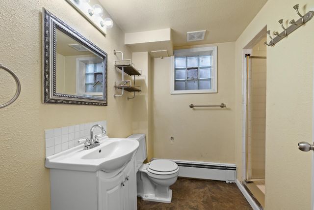 437 20th St NW, Minot, ND 58703