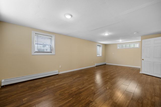 437 20th St NW, Minot, ND 58703