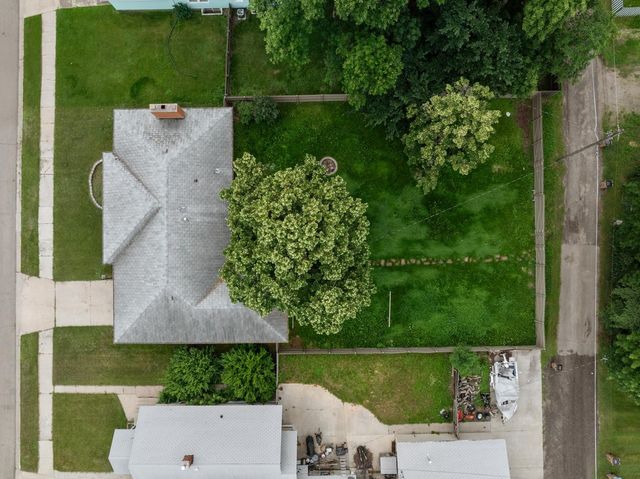 437 20th St NW, Minot, ND 58703