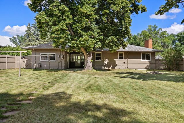 437 20th St NW, Minot, ND 58703