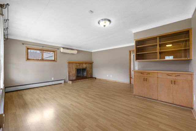 437 20th St NW, Minot, ND 58703