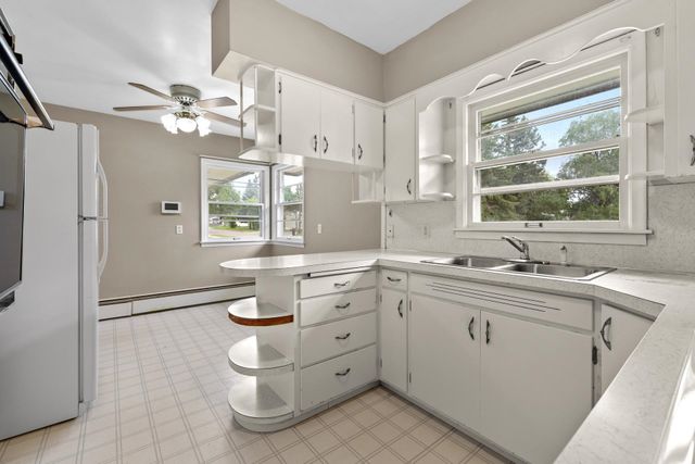 437 20th St NW, Minot, ND 58703