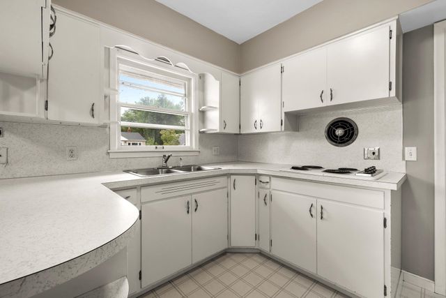 437 20th St NW, Minot, ND 58703