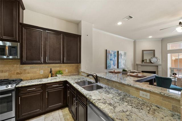 26 W Oaks Drive, Houston, TX 77058