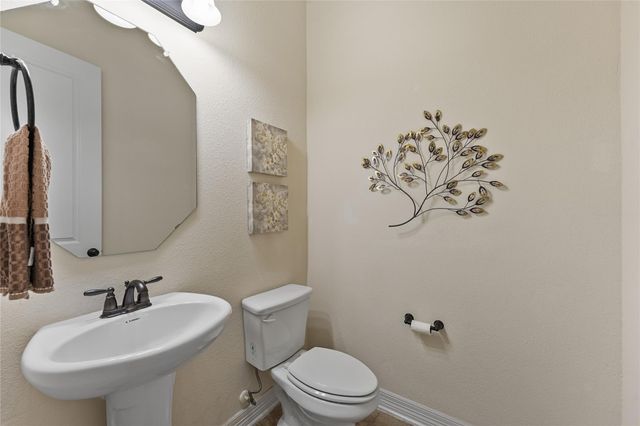 26 W Oaks Drive, Houston, TX 77058