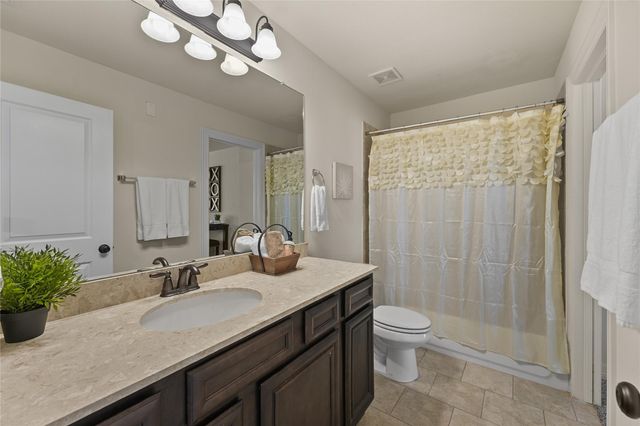 26 W Oaks Drive, Houston, TX 77058