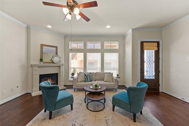 26 W Oaks Drive, Houston, TX 77058