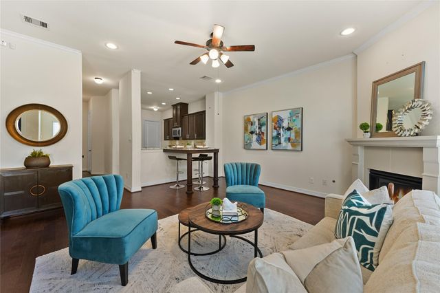 26 W Oaks Drive, Houston, TX 77058