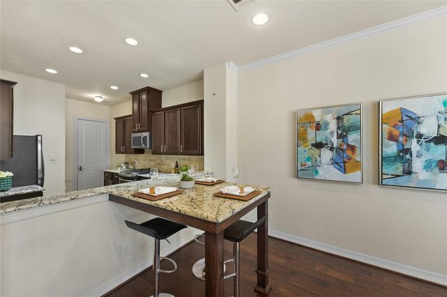 26 W Oaks Drive, Houston, TX 77058