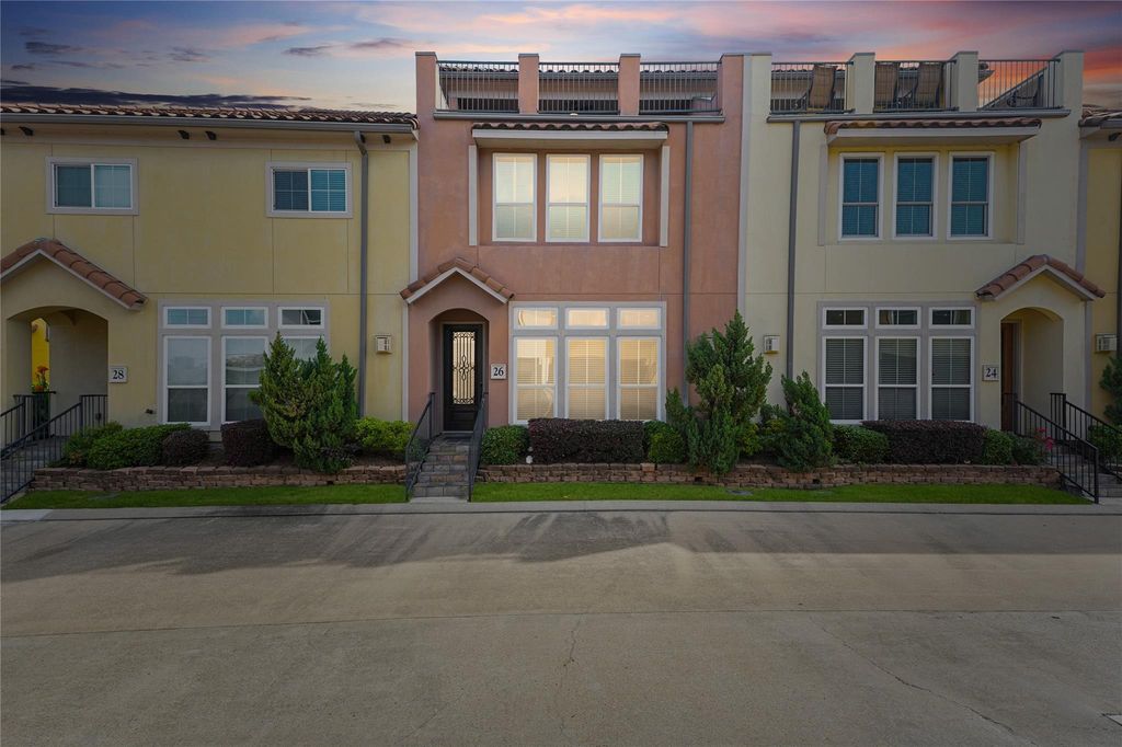 26 W Oaks Drive, Houston, TX 77058