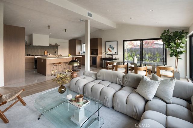 5746 McDonie Avenue, Woodland Hills, CA 91367