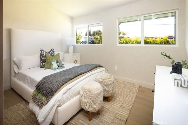 5746 McDonie Avenue, Woodland Hills, CA 91367