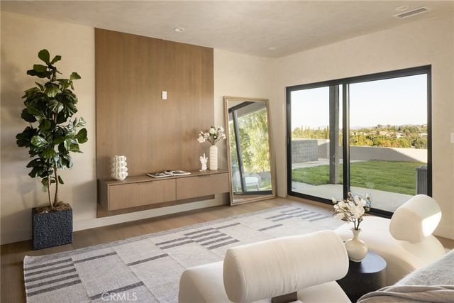 5746 McDonie Avenue, Woodland Hills, CA 91367