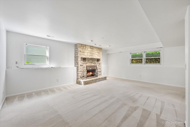 960 Independence Avenue, St. Charles, IL 60174