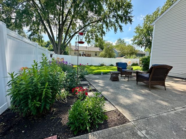 960 Independence Avenue, St. Charles, IL 60174