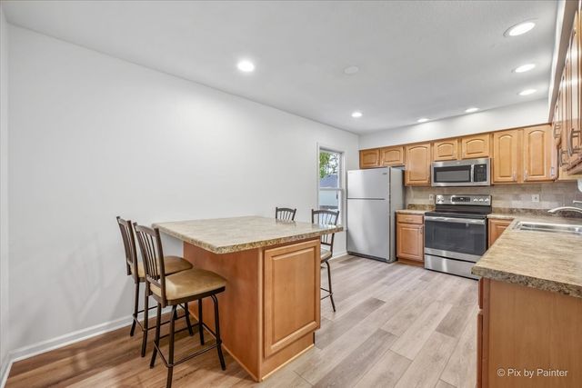 960 Independence Avenue, St. Charles, IL 60174