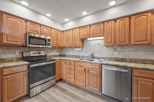 960 Independence Avenue, St. Charles, IL 60174