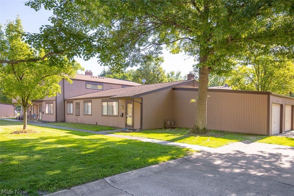 26702 Lake Of The Falls Boulevard, Olmsted Falls, OH 44138