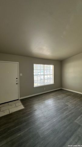 5007 Village Row, San Antonio, TX 78218