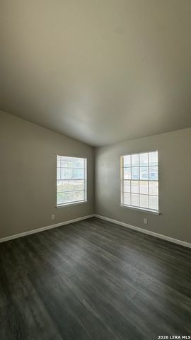 5007 Village Row, San Antonio, TX 78218