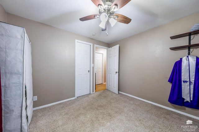 917 Mission Avenue, Manhattan, KS 66502