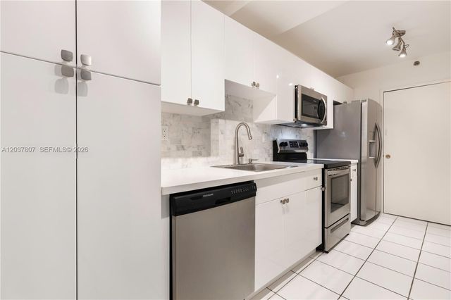 100 Lincoln Rd 307, Miami Beach, FL 33139