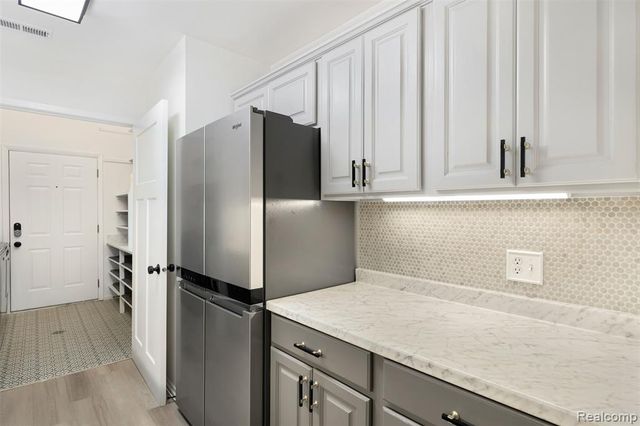 686 Peninsula Court, Ann Arbor, MI 48105