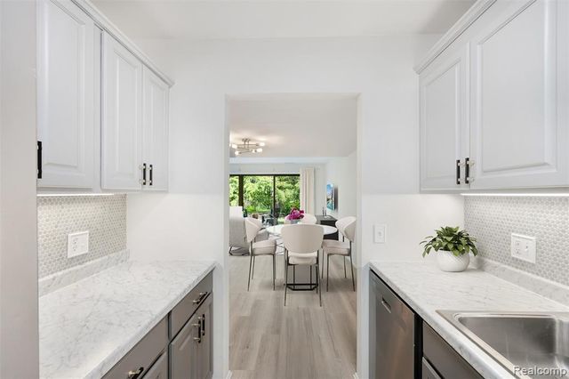 686 Peninsula Court, Ann Arbor, MI 48105