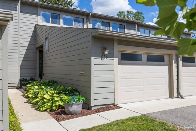 686 Peninsula Court, Ann Arbor, MI 48105