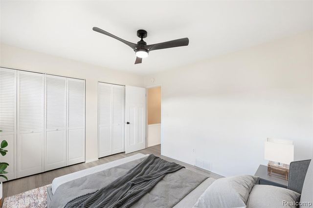 686 Peninsula Court, Ann Arbor, MI 48105