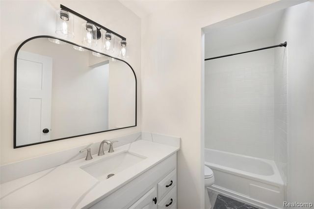 686 Peninsula Court, Ann Arbor, MI 48105