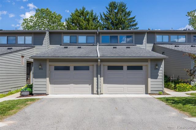 686 Peninsula Court, Ann Arbor, MI 48105