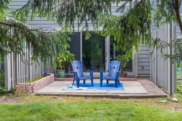 686 Peninsula Court, Ann Arbor, MI 48105