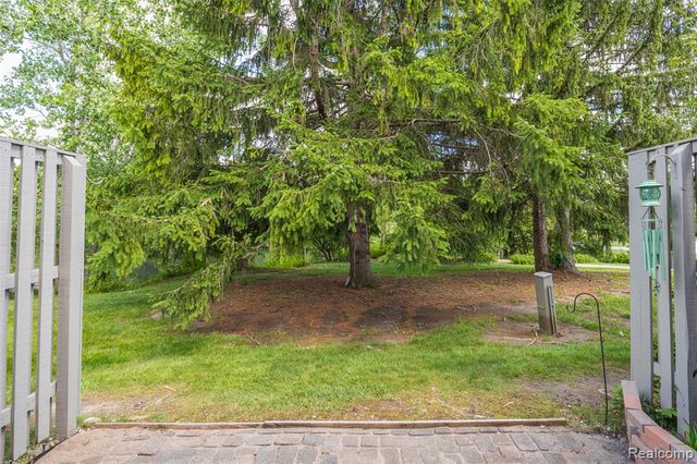 686 Peninsula Court, Ann Arbor, MI 48105