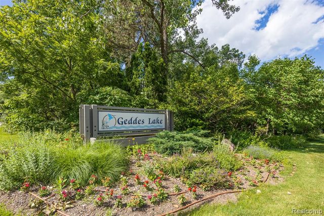 686 Peninsula Court, Ann Arbor, MI 48105