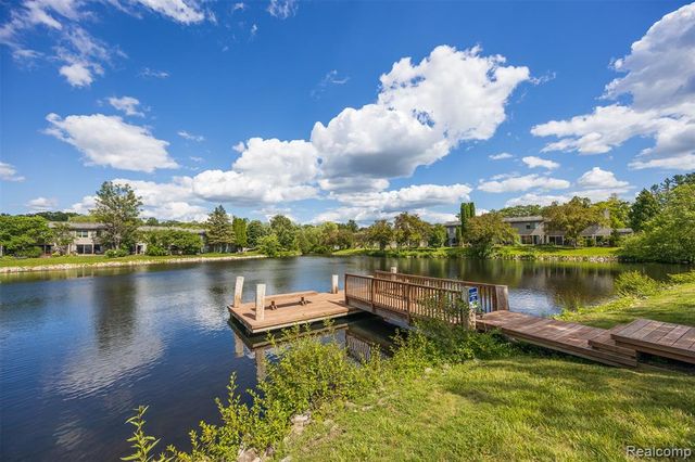 686 Peninsula Court, Ann Arbor, MI 48105