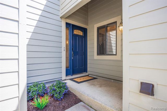 686 Peninsula Court, Ann Arbor, MI 48105
