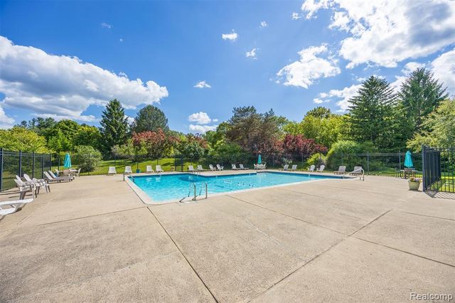 686 Peninsula Court, Ann Arbor, MI 48105