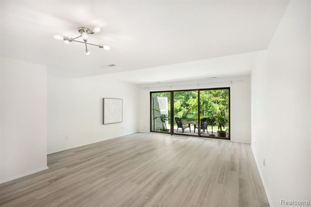 686 Peninsula Court, Ann Arbor, MI 48105