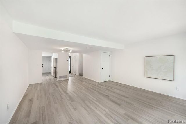 686 Peninsula Court, Ann Arbor, MI 48105