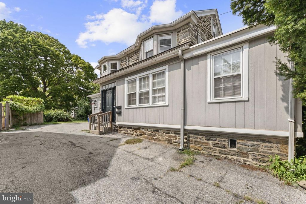 16 WINDSOR AVE, UPPER DARBY, PA 19082 — exterior